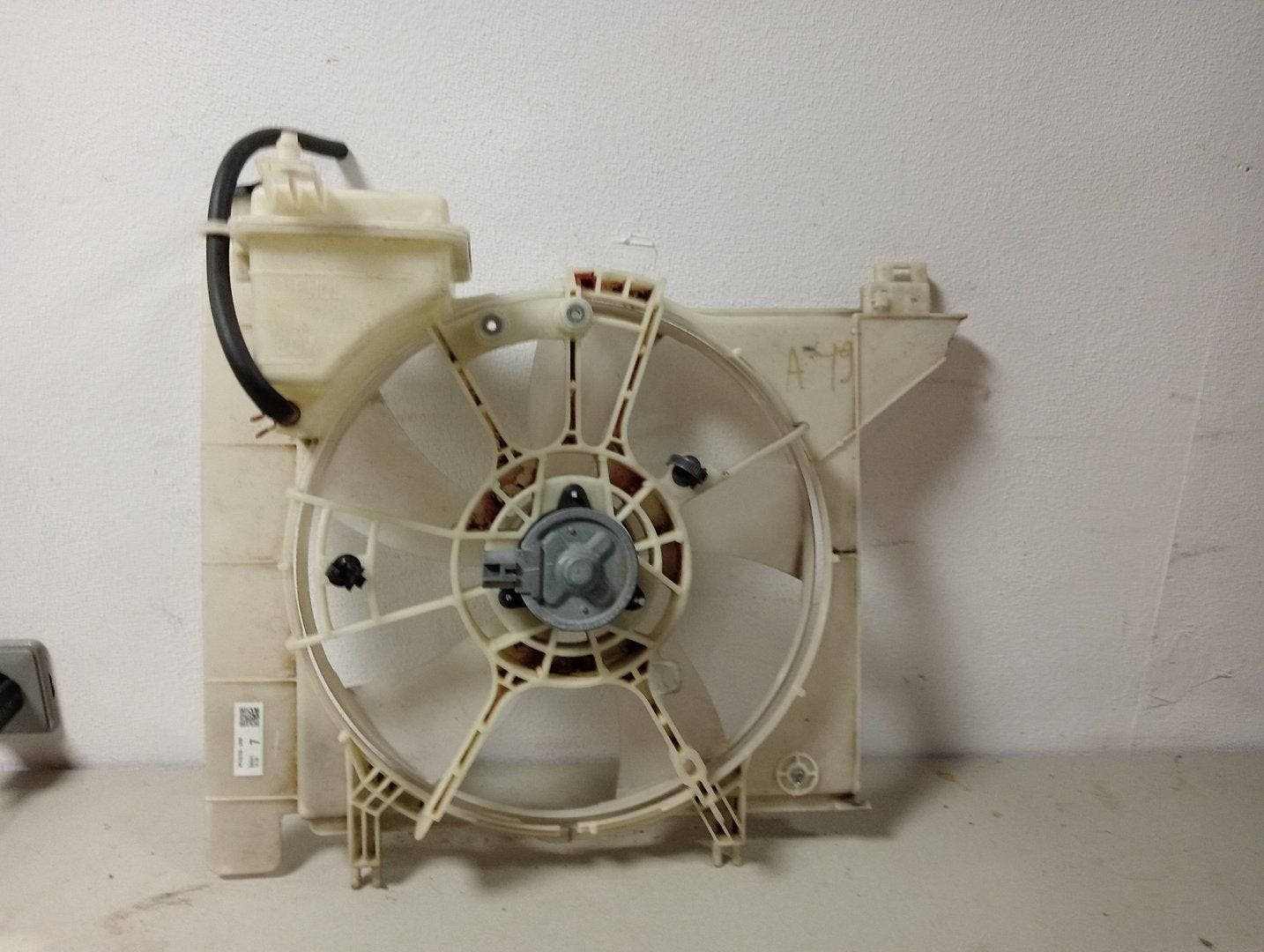 Toyota Yaris 2010 Koelvin met motor met artikelnummer MF4227, Gebruikt, -, -, Ophalen of Verzenden
