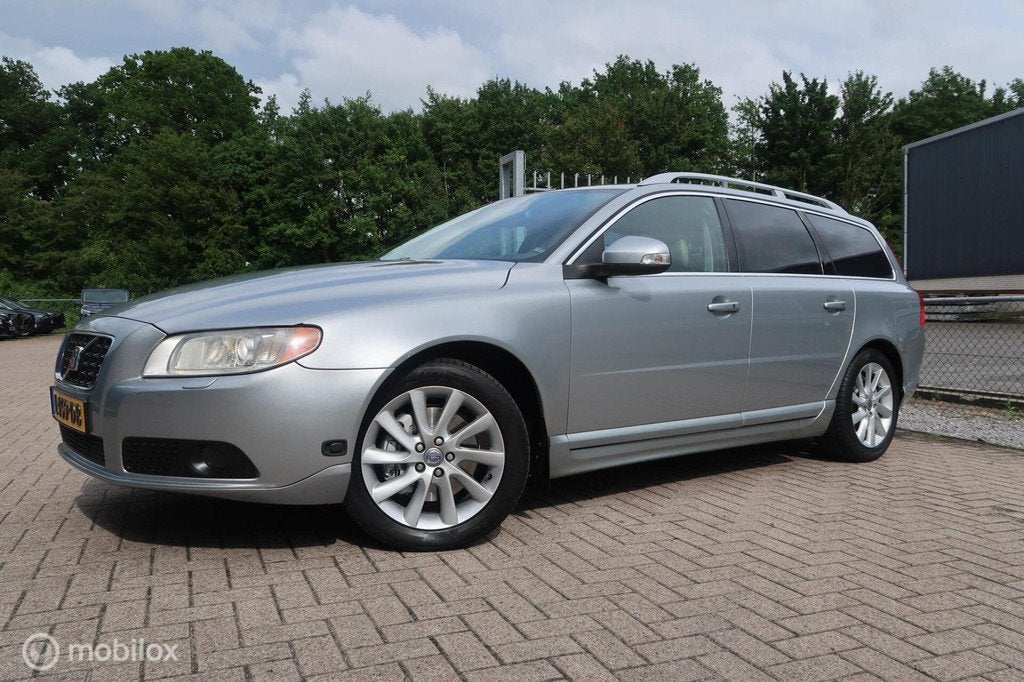 Volvo V70 2.5T Summum, 1574 kg, 2521 cc, Grijs, 93 €/maand