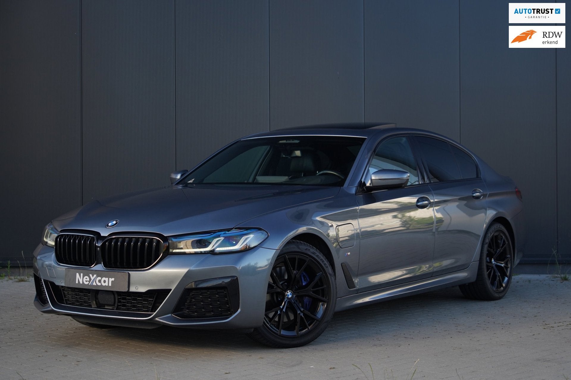 BMW 5-serie 530e Pano|Lazer|M-sport|360|trekhaak|Head-up|M, 1998 cc, Achterwielaandrijving, Gebruikt, 4 cilinders
