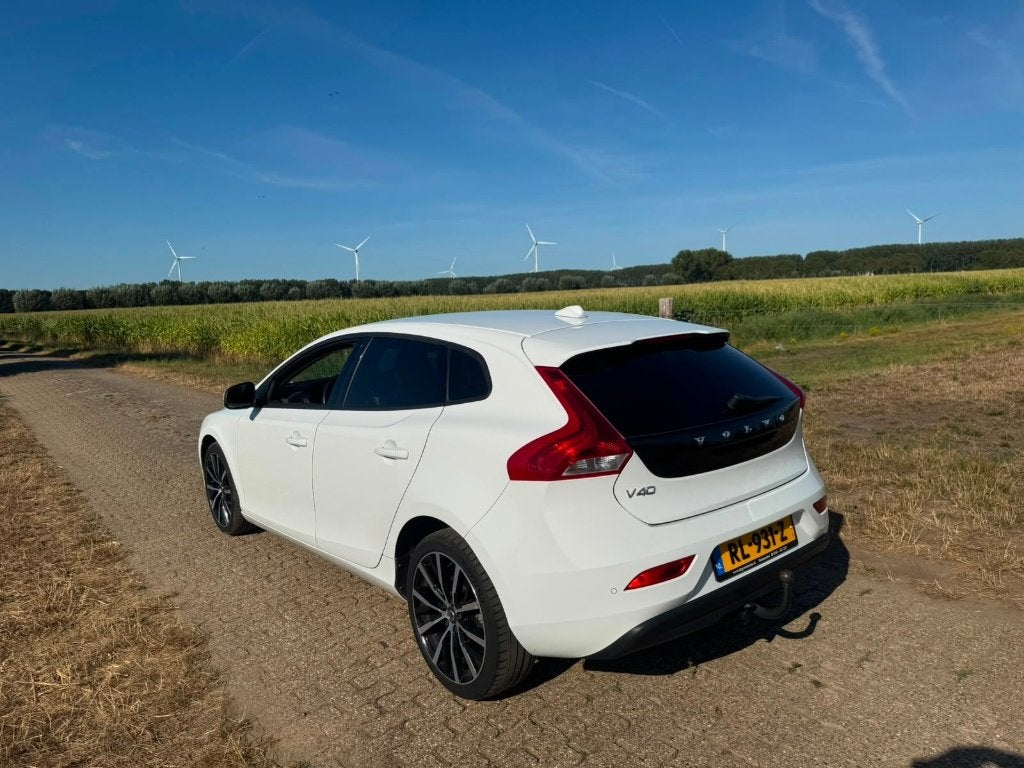 Volvo V40 1.5 Nordic 2018 Wit, Auto's, Volvo, Zwart, 4 cilinders, 700 kg, Origineel Nederlands