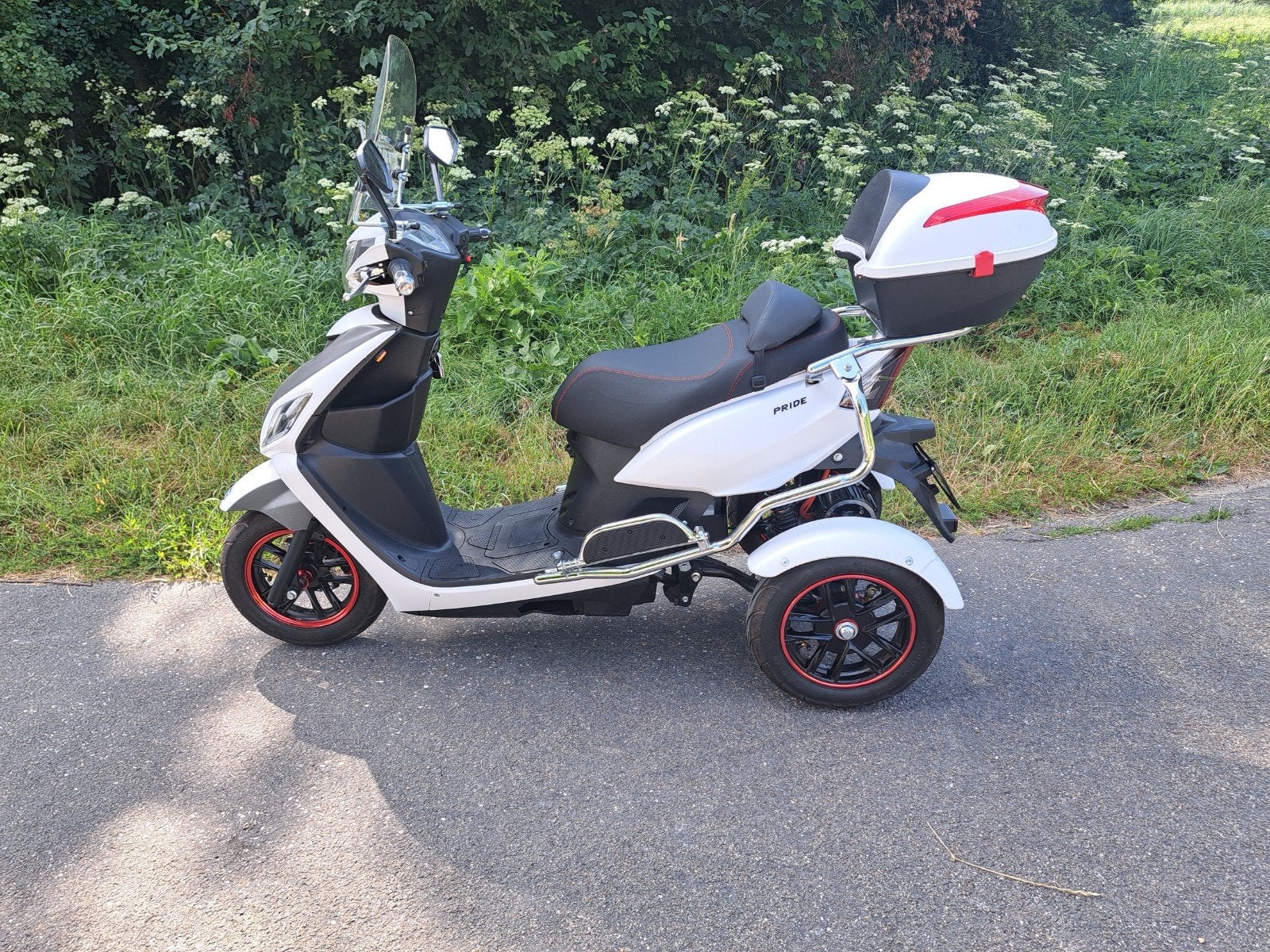 Nipponia scootmobiel 25 km geen helmplicht, Zo goed als nieuw, 16 km/u of meer, 46 km of meer, Ophalen