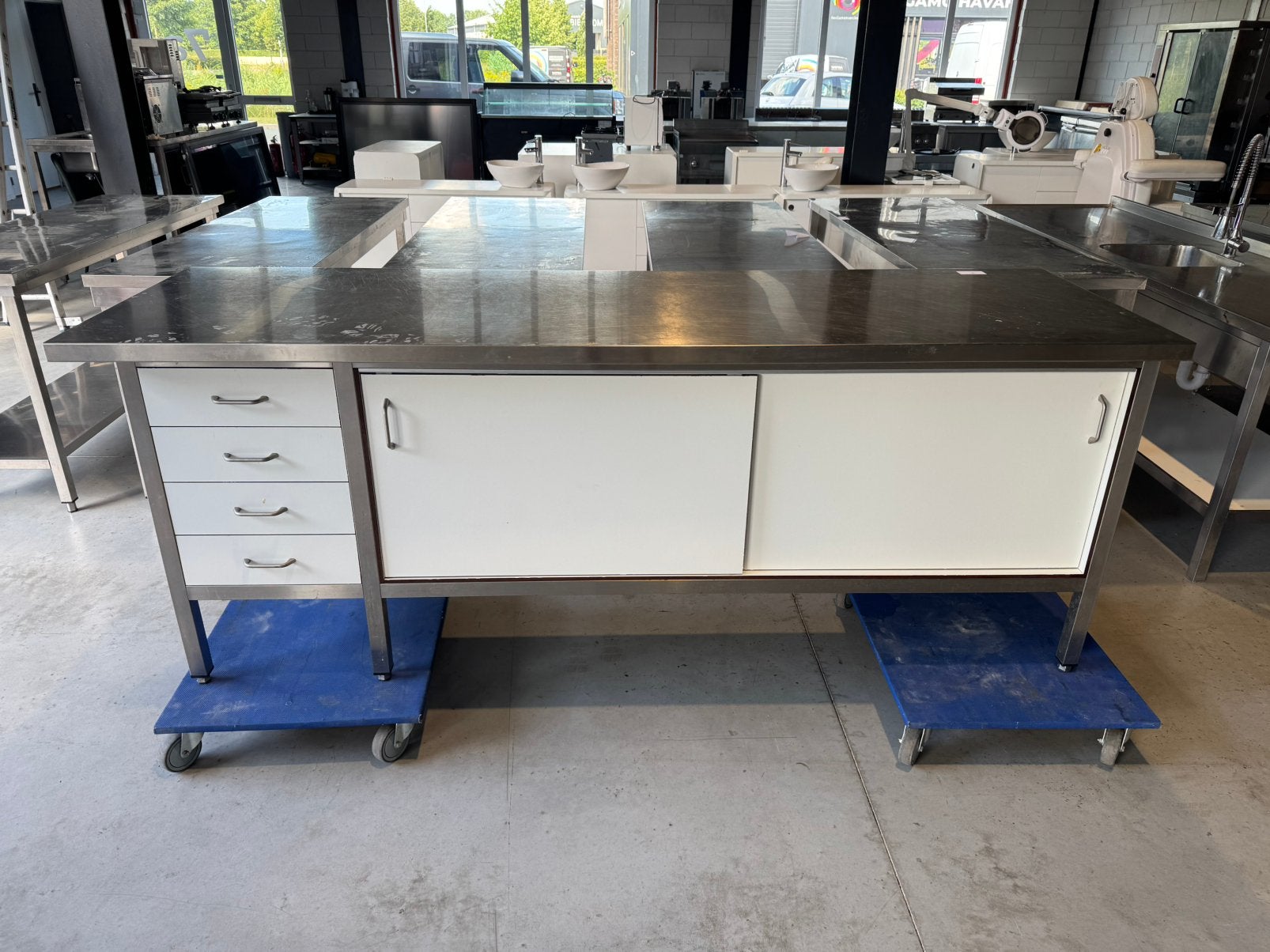 Diverse horeca rvs werktafels, trespa, verrijdbaar, Ophalen, Gebruikt, RVS Meubilair, Nb