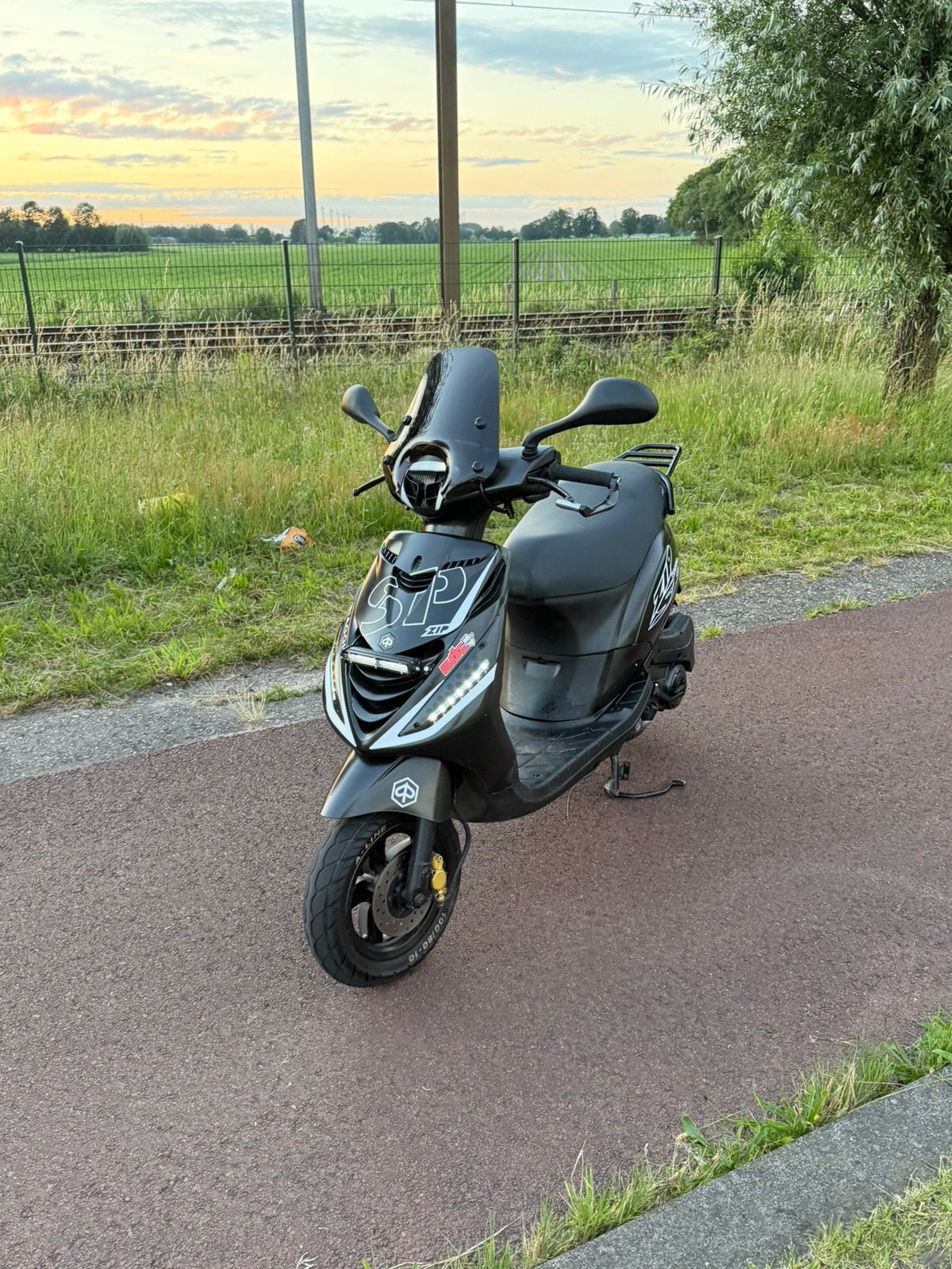 Piaggio zip FULL 80cc!!, Fietsen en Brommers, Scooters | Piaggio, Zo goed als nieuw, Zip, Benzine, Ophalen