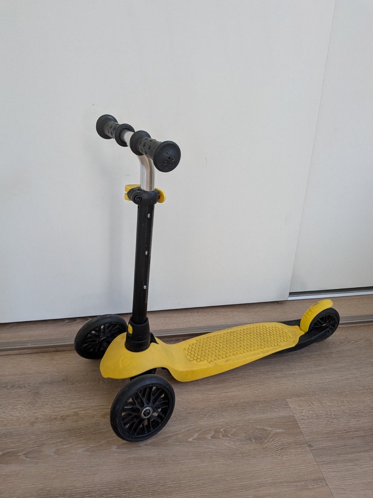 Gele decathlon kinderstep met 3 wielen, Fietsen en Brommers, Steps, Ophalen, Gebruikt, Gewone step, Decathlon