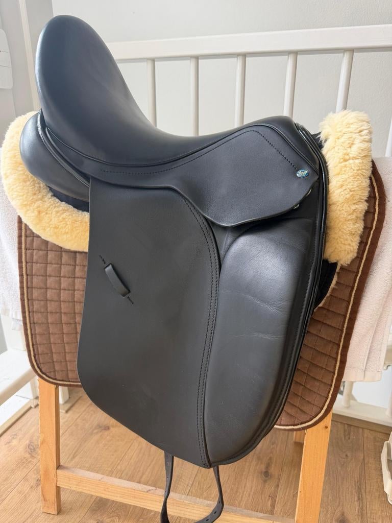 KM Worldriding Dressage Deluxe 17,5", Ophalen, Zo goed als nieuw, Dressuur