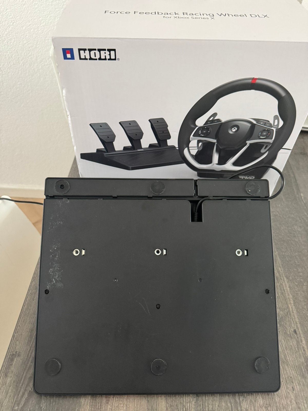 Foto 8 van HORI Force Feedback Racing Wheel DLX + 3 Pedalen | Series X