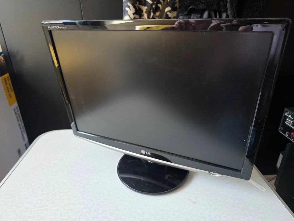 LG Flatron W2252TQ 22 inch monitor, Computers en Software, Monitoren, Ophalen, Kantelbaar, 1 tot 2 ms, Overige resoluties