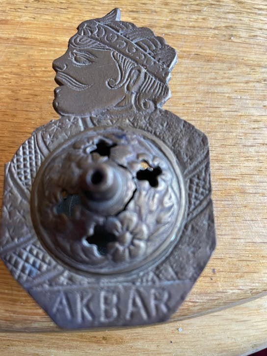 Antieke wierookbrander 'Akbar' met wayang figuur, Ophalen of Verzenden