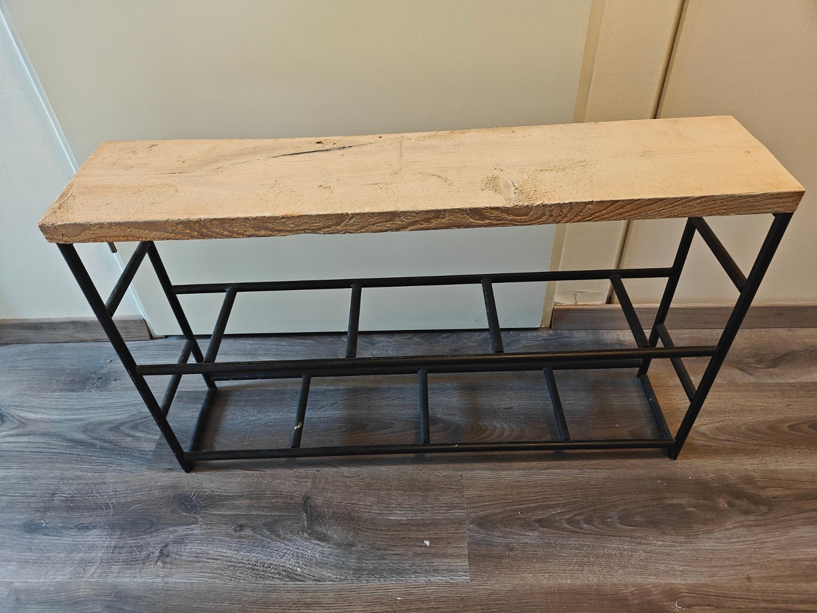 Schoenenrek met houten blad en metalen frame, Huis en Inrichting, Kasten | Schoenenrekken, Ophalen