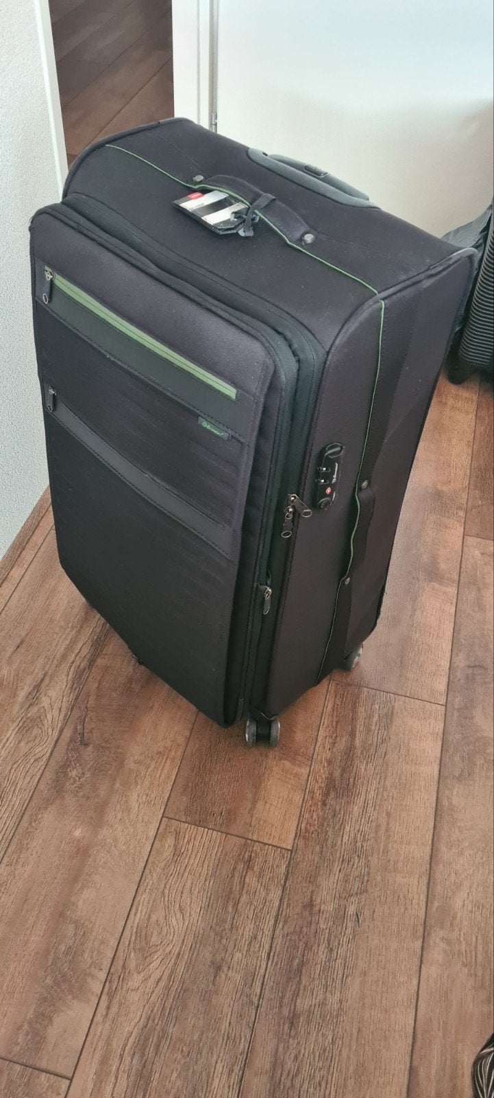 Lichtgewicht koffer met wieltjes en slot american tourister, Sieraden, Tassen en Uiterlijk, Ophalen, Gebruikt, Hard kunststof