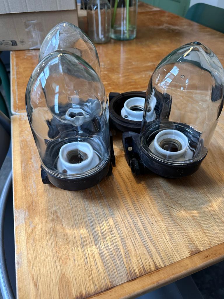 Bakelieten stallampen 4 stuks 1 zonder glas, Ophalen of Verzenden