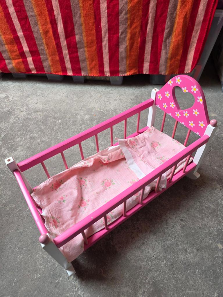 Houten Poppenwieg Roze met Hartje - Poppen Schommelwieg, Ophalen, Zo goed als nieuw, Babypop