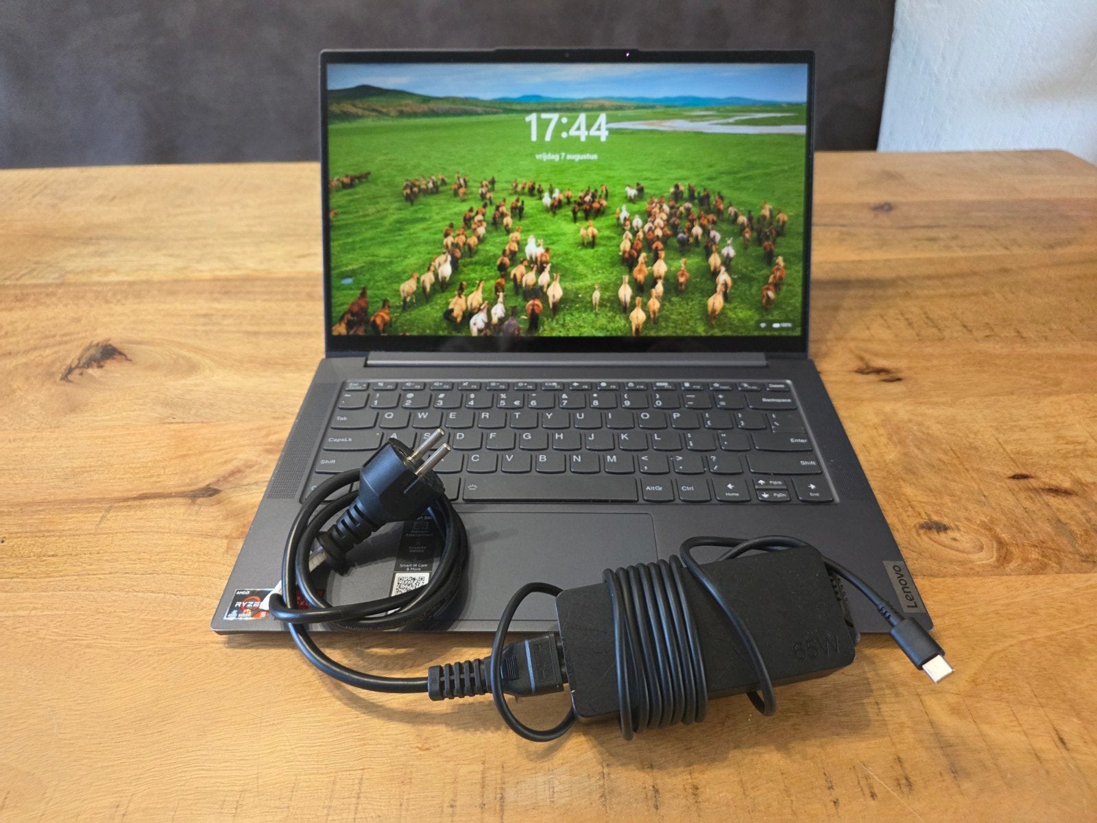 Lenovo Yoga Slim 7 - Ryzen 5 - 8 GB - 256 GB, Computers en Software, Windows Laptops, Met videokaart, 2 tot 3 Ghz, Qwerty, 8 GB