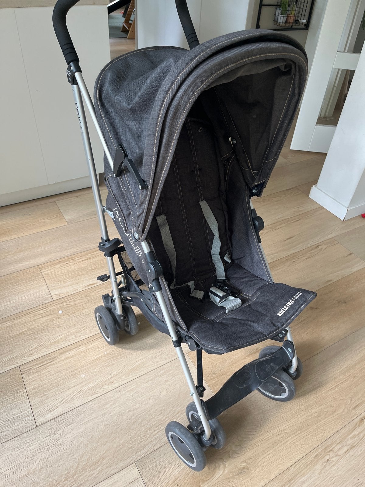 Koelstra Simba T4 kinderwagen - Compact en handig, Ophalen, Zo goed als nieuw, Kinderwagen, Overige merken