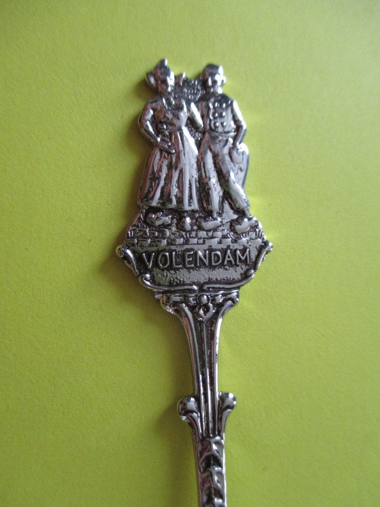 Lepeltje Volendam , klederdracht, Verzenden, Zo goed als nieuw