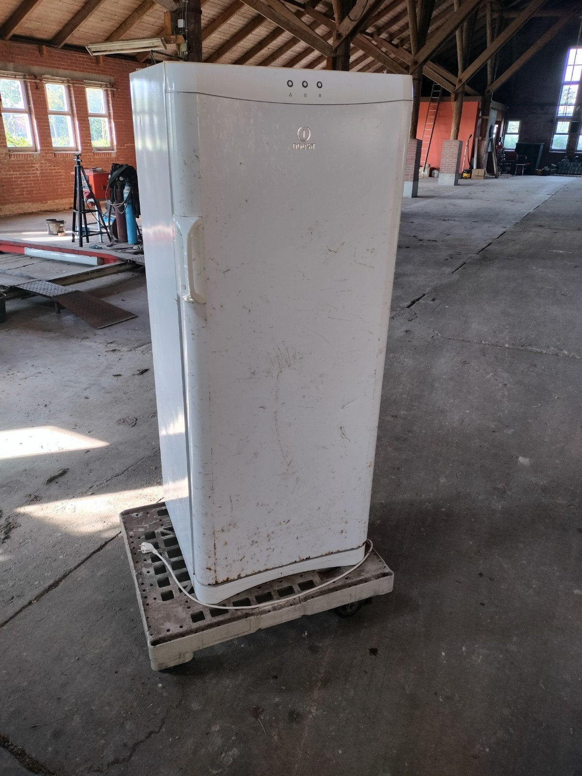 Indesit vriezer 150cm hoog, gratis af te halen, Ophalen, Gebruikt, 60 cm of meer, Met aparte vriezer