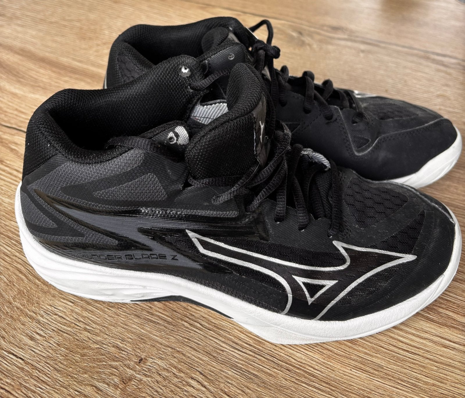 Mizuno Thunderblade z mid zaal schoen maat 40, Ophalen of Verzenden, Zo goed als nieuw, Schoenen
