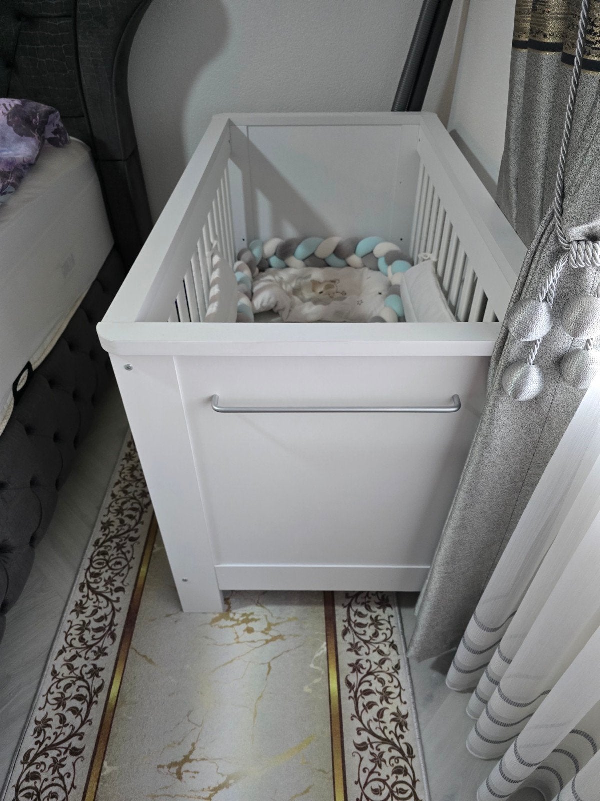 Wit ledikantje met matras en beddengoed, Ophalen, Zo goed als nieuw, Ledikant