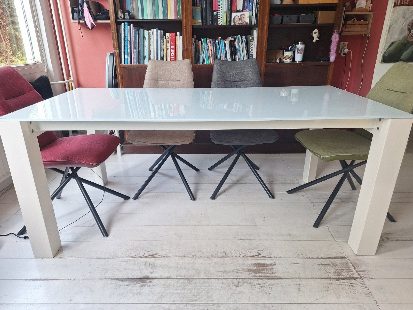 Witte stalen eettafel met glazen blad - 90 x 180 cm, Gebruikt, Vijf personen of meer, Glas, 150 tot 200 cm