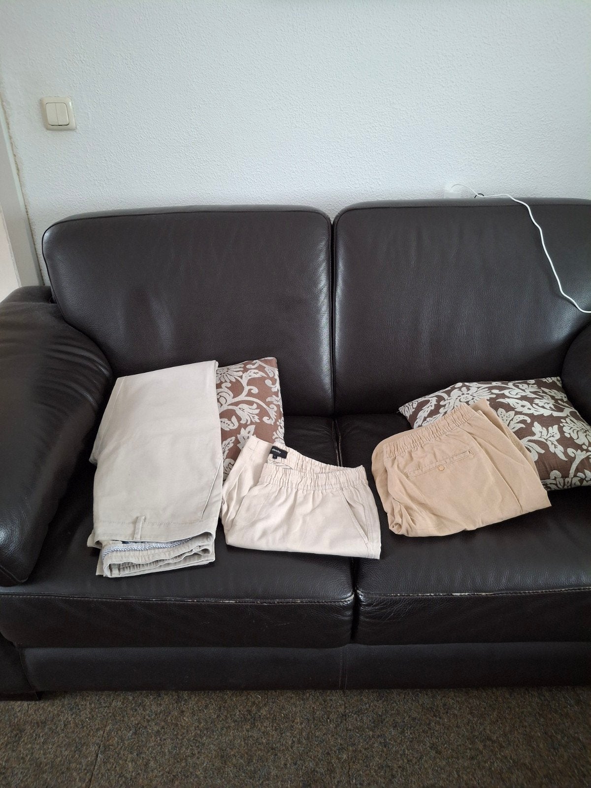 2x Shoeby korte broek beige/zand maat 50, Ophalen