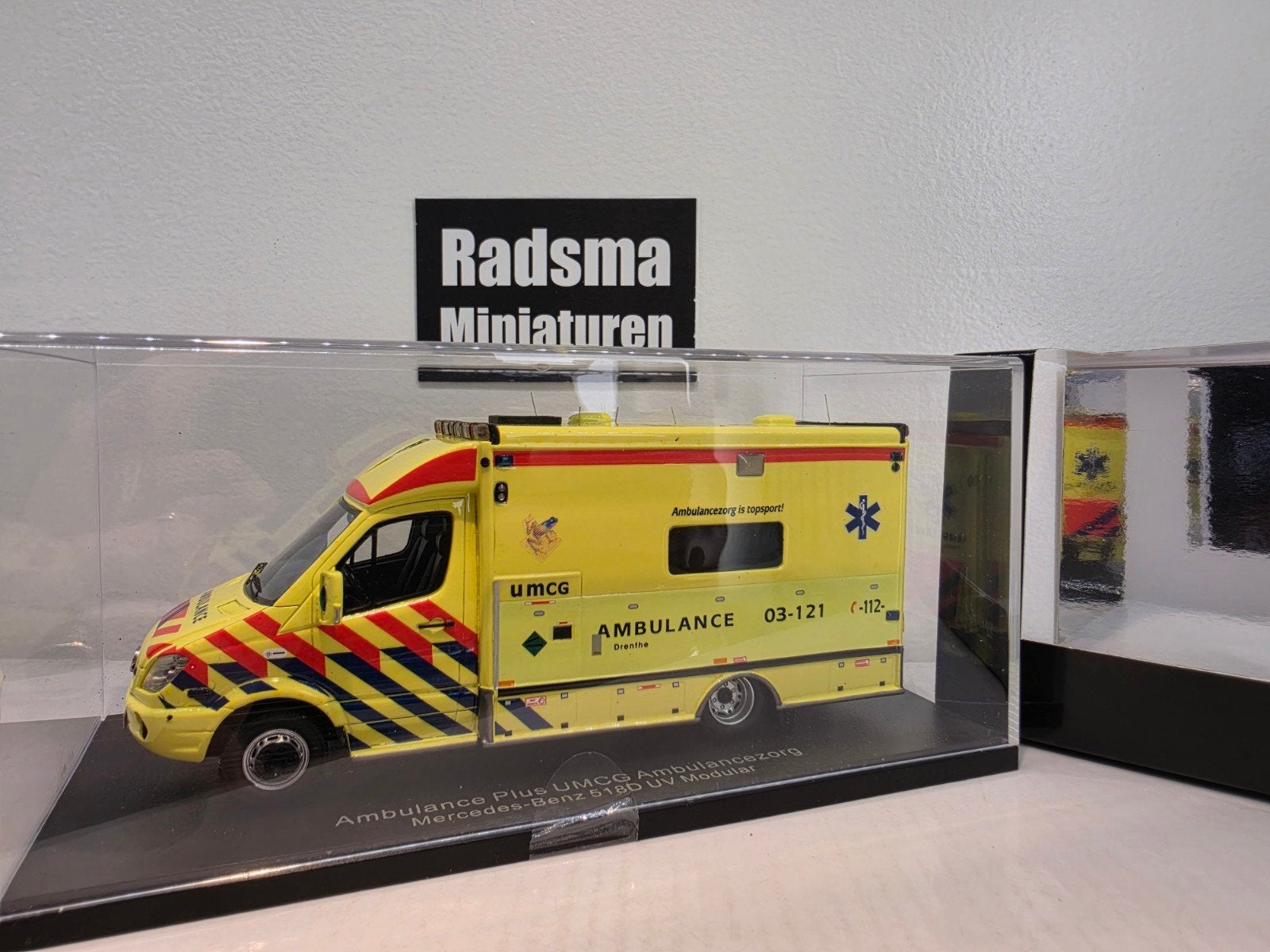 Mercedes-Benz Sprinter Ambulance Drenthe UMCG - 1:43 Neo, Overige merken, Auto, Neo Scale Models, Nieuw