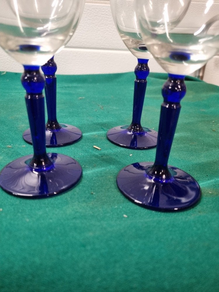 wijnglazen met blauwe voet vintage, Verzamelen, Glas en Borrelglaasjes, Ophalen of Verzenden, 'T Olde Gre-j, Info@toldegrej.nl