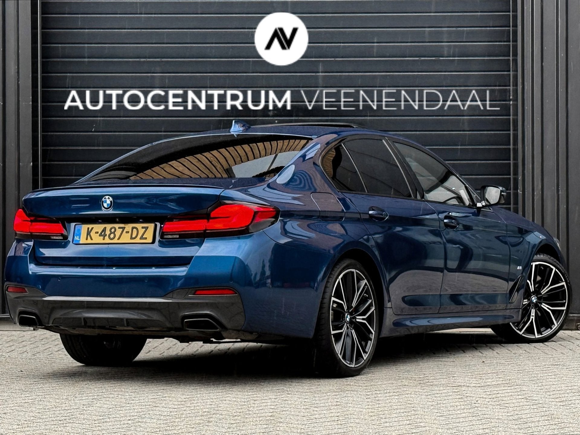 BMW 5-serie 545e xDrive 3X M-Sport 394 PK SOH 94% B&W/SCHUIF, Dealer onderhouden, Gebruikt, Euro 6, 394 pk