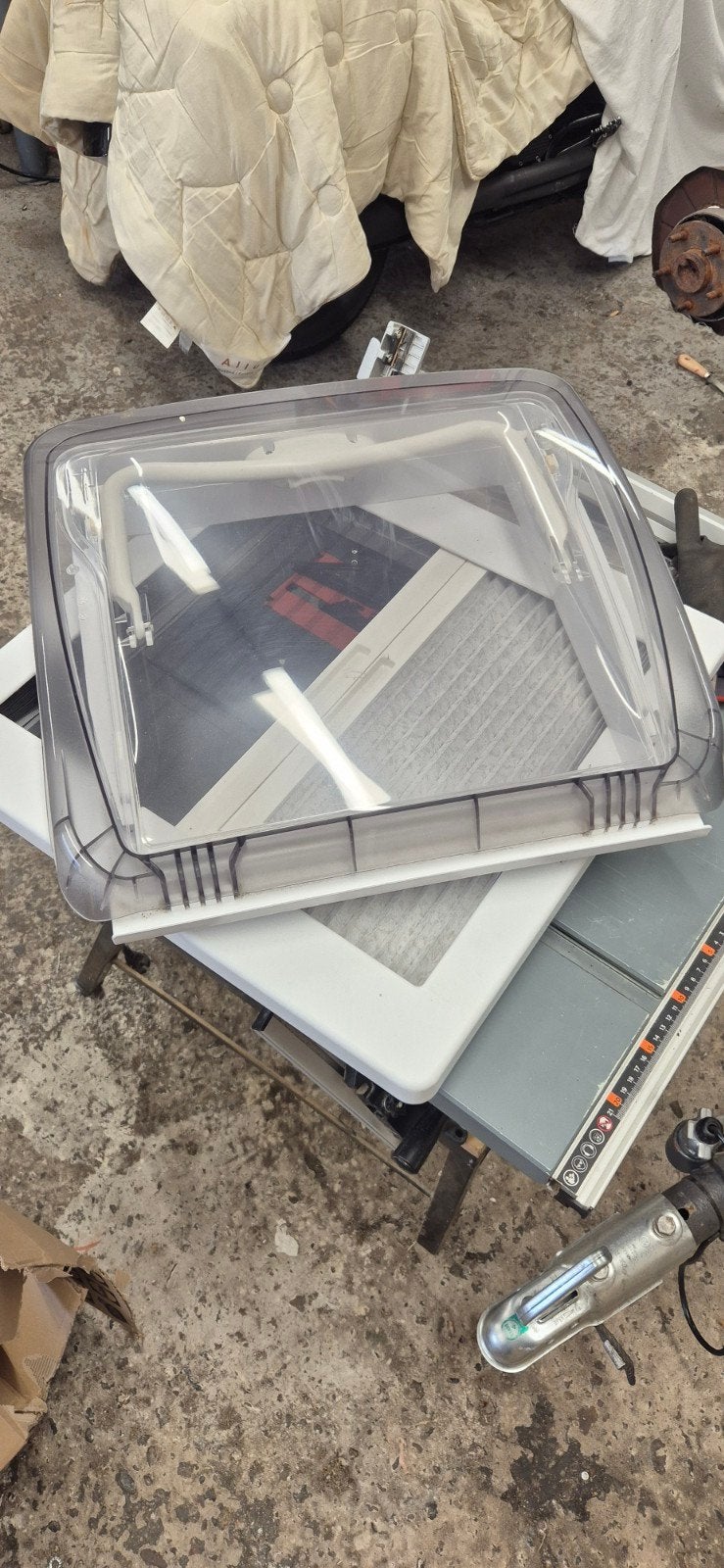 Dakluik camper/caravan 40x40 cm met hor en verduistering, Caravans en Kamperen, Ophalen of Verzenden, Zo goed als nieuw