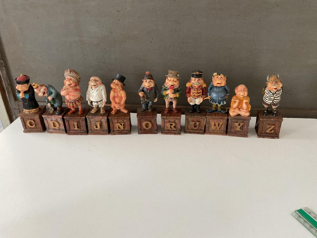 Diverse Laaf beeldjes alfabet C, I, J, O, R, U, W en Y, Verzamelen, Efteling, Ophalen of Verzenden, Zo goed als nieuw, Beeldje of Poppetje