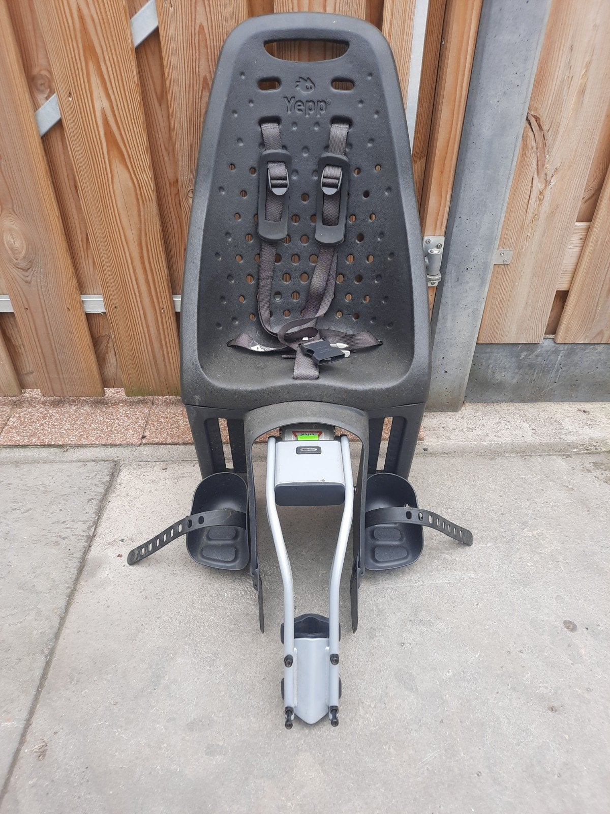 Fietsstoeltje met zadelbuisbevestiging en sleutel Yepp Maxi, Ophalen, Achterzitje, Voetsteuntjes, Yepp (GMG)