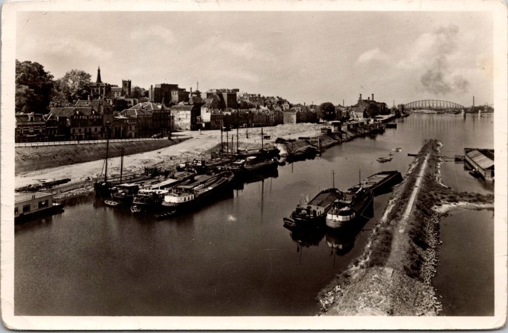 Nijmegen - 12 oude ansichtkaarten III, Verzamelen, Ansichtkaarten | Nederland, Verzenden, 1940 tot 1960, Gelopen, Gelderland