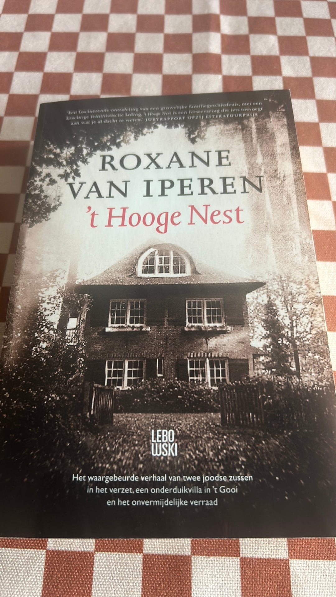 Roxane van Iperen - 't Hooge Nest (Paperback), Boeken, Ophalen of Verzenden, Zo goed als nieuw, Nederland