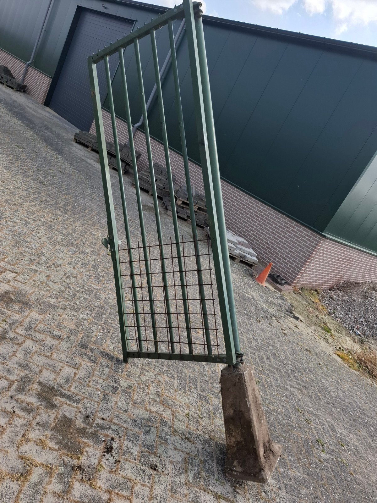 Gebruikte groene metalen poort met spijlen 240x100, Met poort, Gebruikt, IJzer, Spijlenhekwerk