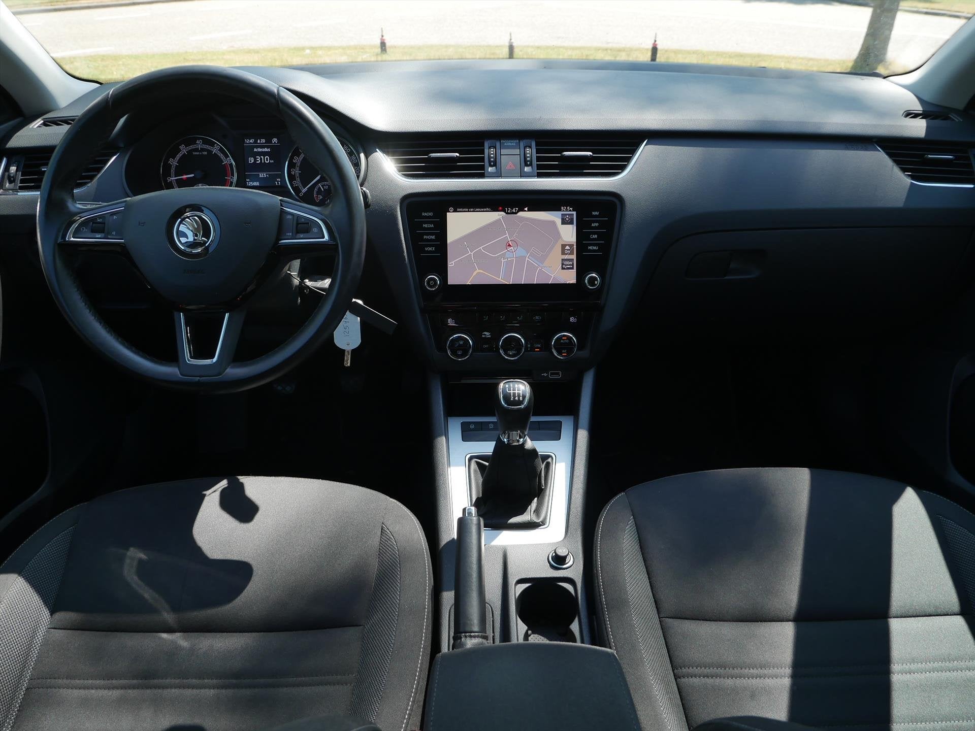 SKODA Octavia 1.5 TSI Greentech 150pk Ambition Business | DA, Auto's, Skoda, Keurmerk '100% Onderhouden', 12 maanden, Stof, Euro 6