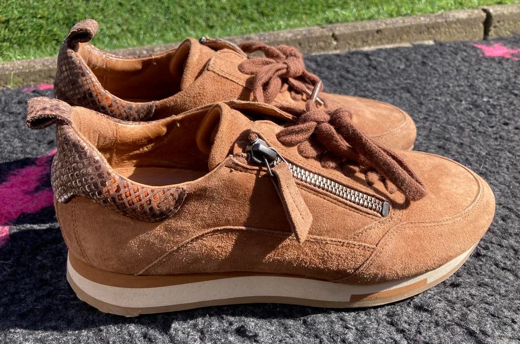 AQA sneakers, Kleding | Dames, Schoenen, Ophalen of Verzenden, Zo goed als nieuw, Sneakers of Gympen