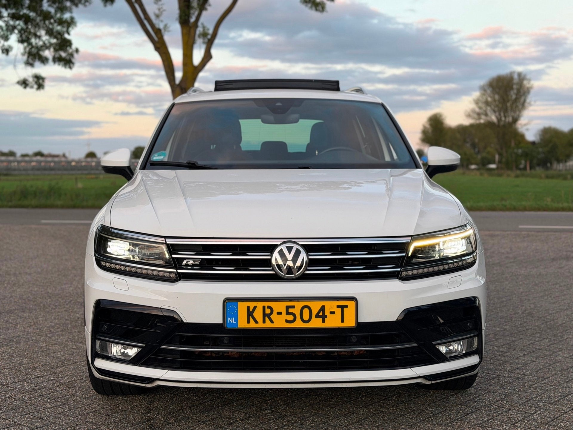 Volkswagen Tiguan 1.4 TSI 125PK (bj 11-2016) R-Line PANO|CAM, Voorwielaandrijving, Dealer onderhouden, 125 pk, Gebruikt