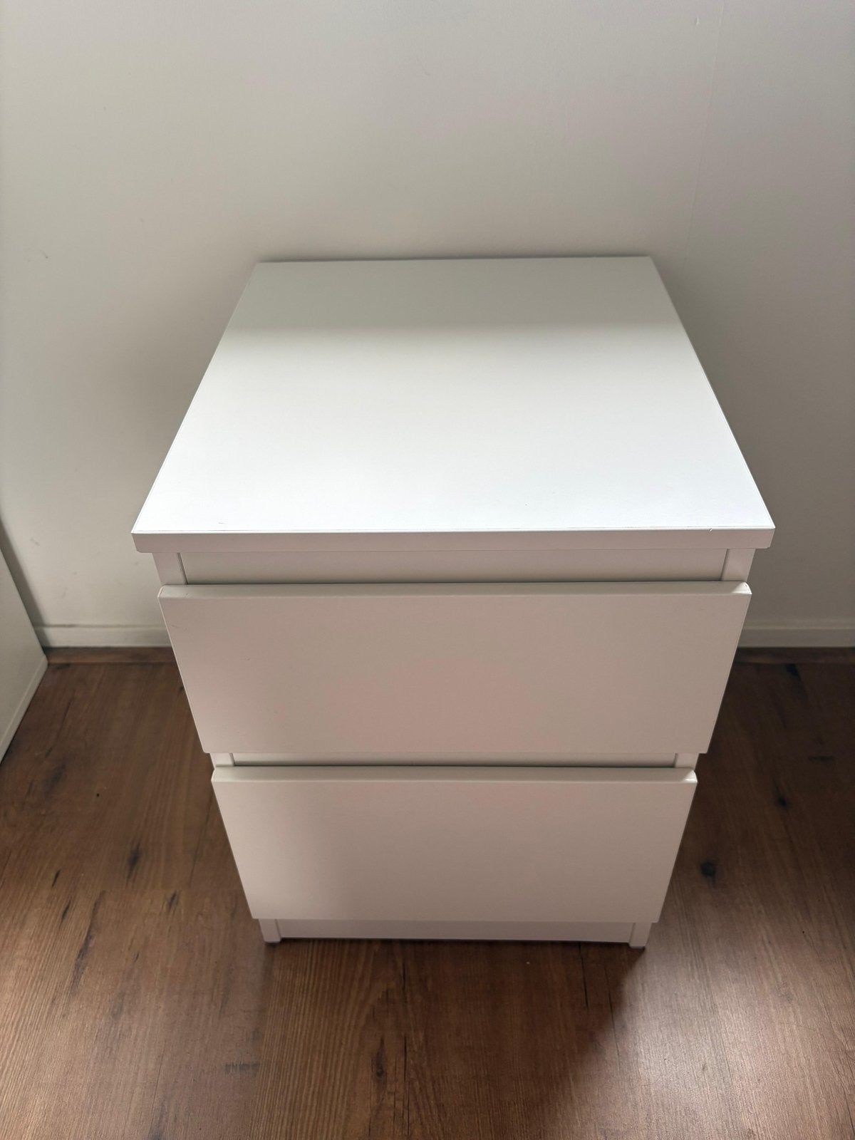 Malm nachtkastje Ikea, Huis en Inrichting, Slaapkamer | Nachtkastjes, Ophalen, Zo goed als nieuw, Minder dan 45 cm, 55 tot 70 cm