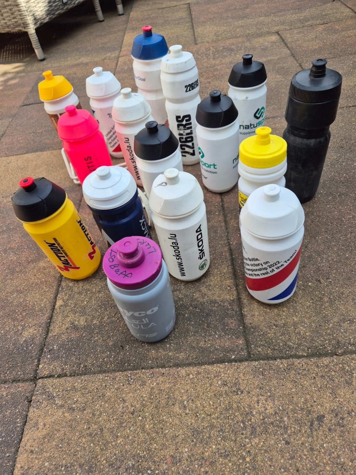 16 bidons en 2 bidonhouders, Ophalen of Verzenden, Gebruikt