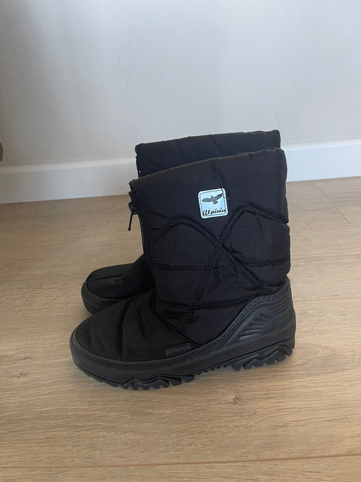Bergstein snowboots, warme laarzen mt 33, Kinderen en Baby's, Ophalen, Zo goed als nieuw, Jongen of Meisje, Laarzen