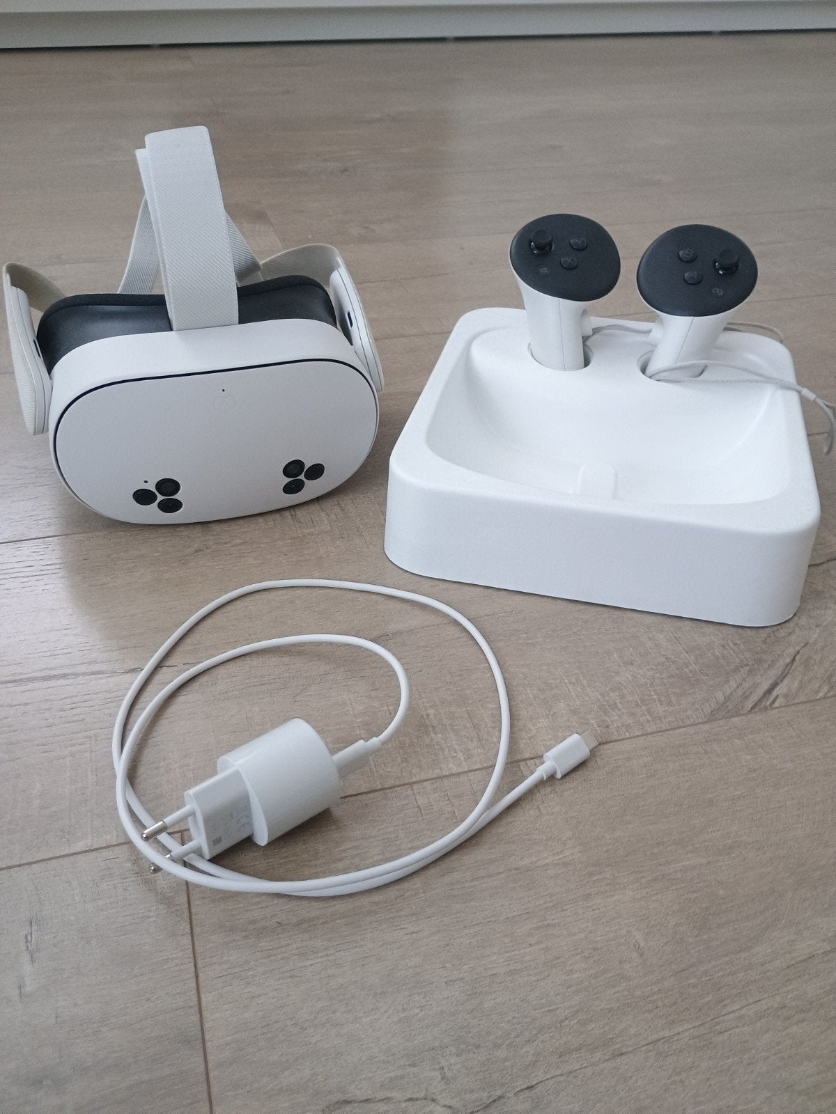 Meta Quest 3S VR-bril met controllers en oplader, Ophalen, Zo goed als nieuw, VR-bril, Overige platformen