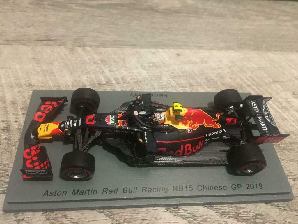 ✅ Pierre Gasly 2019 1:43 Chinese GP 2019 1000th F1 race RB15, Ophalen of Verzenden, Nieuw, Formule 1