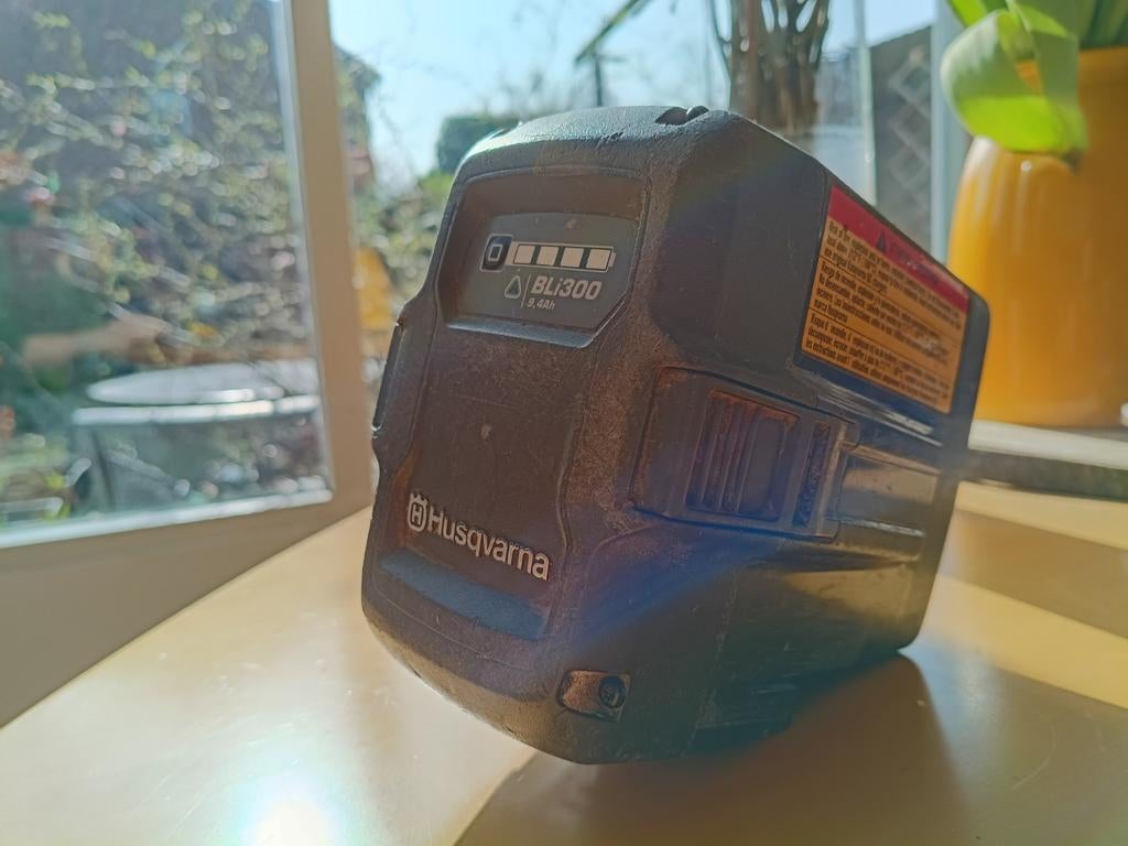 Husqvarna BLi300 accu 9.4Ah 2018 professionele 36V accu (4), Ophalen of Verzenden, Gebruikt
