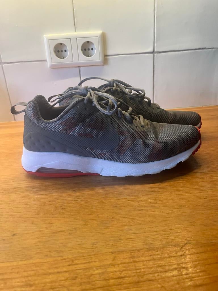 Nike Air Max Motion Limited Edition - Maat 42 (valt klein), Kleding | Heren, Ophalen of Verzenden, Zo goed als nieuw, Overige kleuren