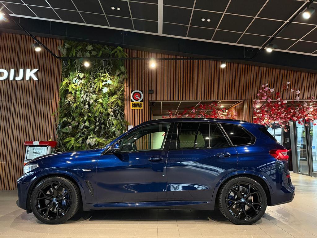 BMW X5 X5 xDrive45e M Sport trekhaak 360cam, Auto's, Stof, Gebruikt, 394 pk, Blauw