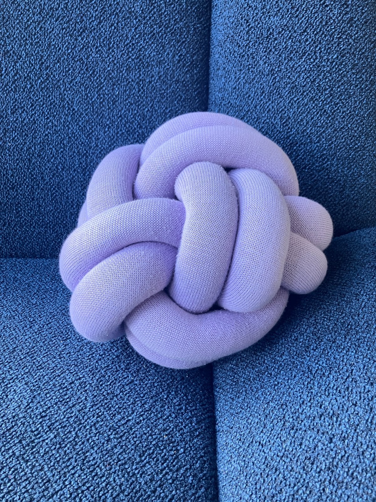 Design House Stockholm Knot Kussen Lila 30 cm, Huis en Inrichting, Overige merken, Wasbaar, Paars, Ophalen of Verzenden