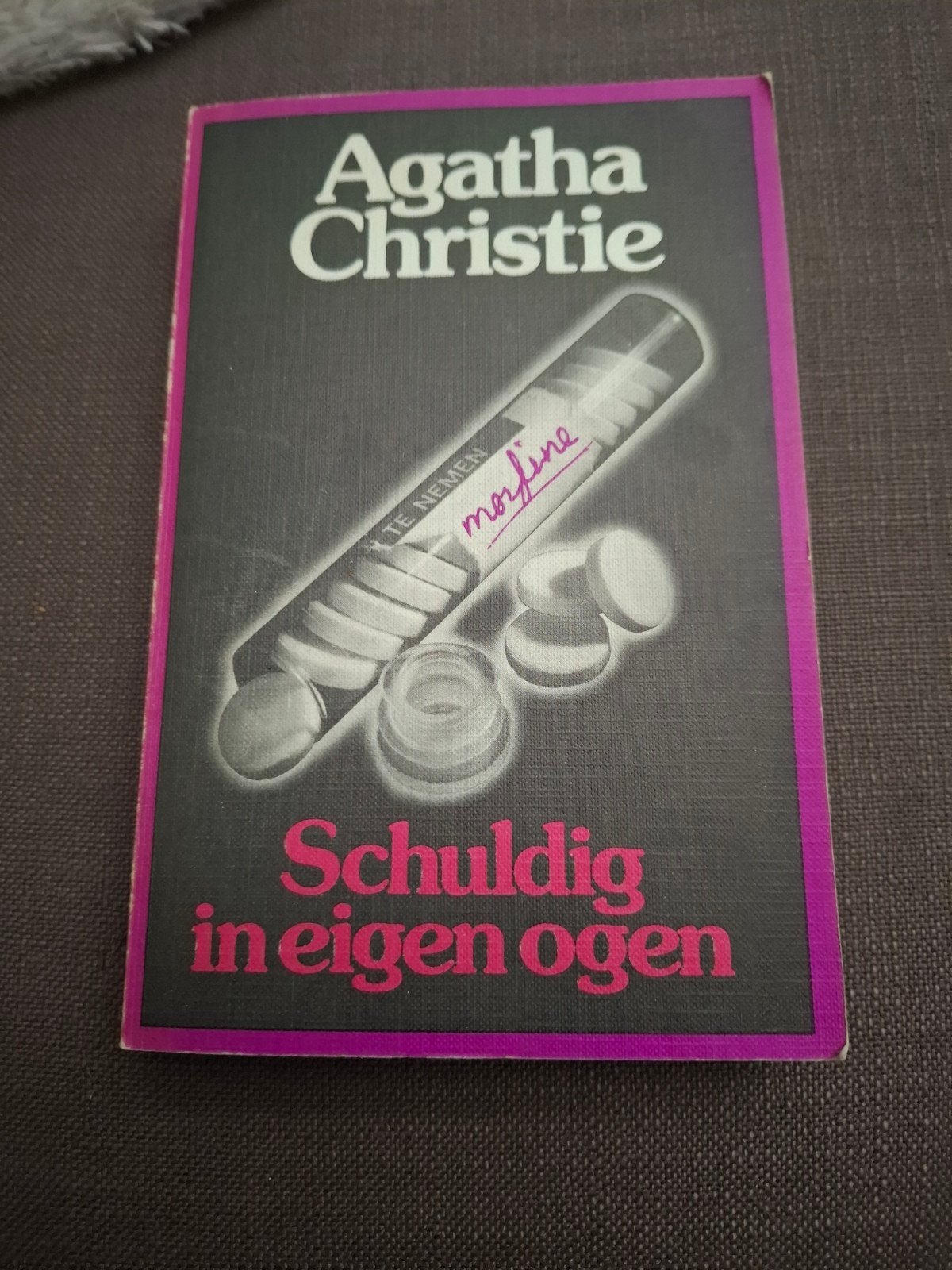 Agatha Christie - Schuldig in eigen ogen (Paperback), Ophalen of Verzenden, Gelezen, Agatha Christie