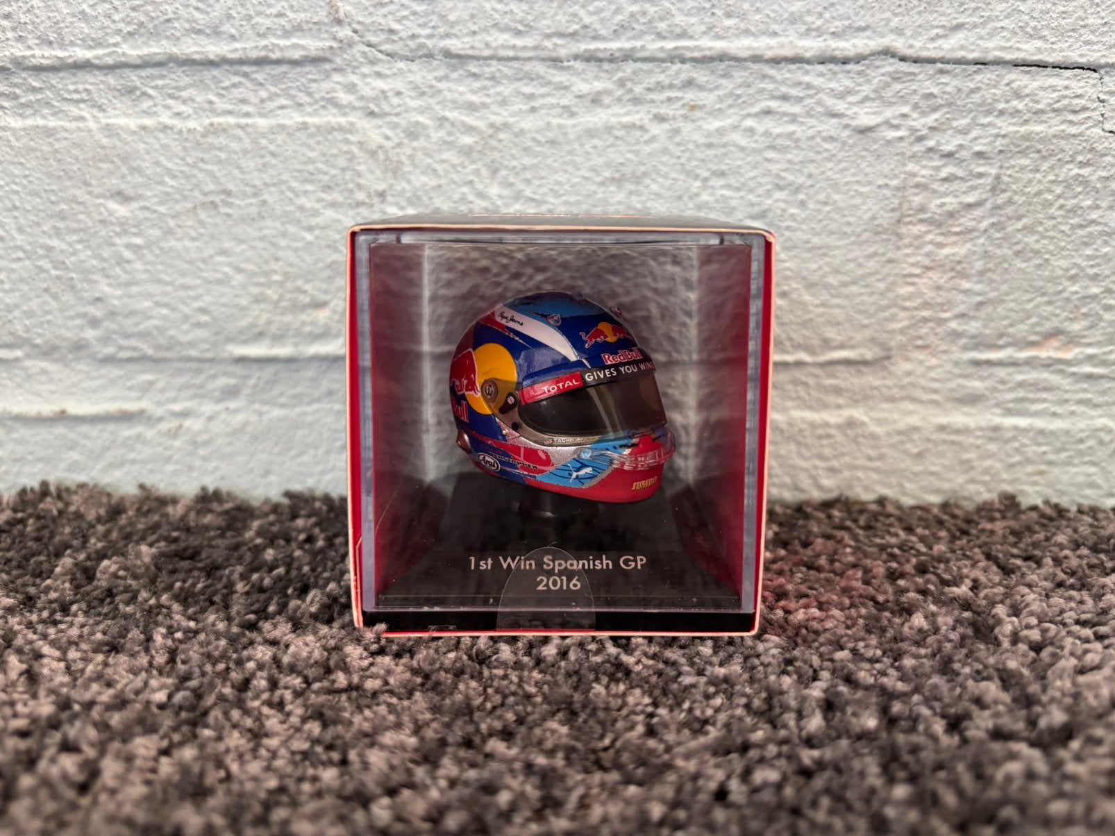 Max verstappen helm 1:8 1ste win spanje 2016, Ophalen of Verzenden, Zo goed als nieuw, Formule 1