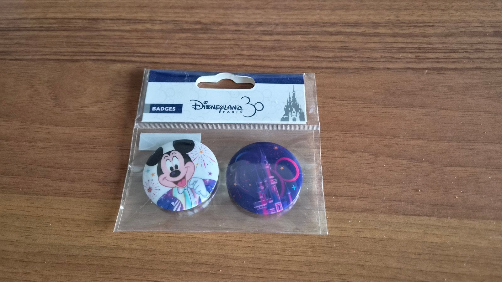 Disneyland Parijs 30 Jaar Buttons - Mickey & Kasteel, Verzamelen, Speldjes, Pins en Buttons, Ophalen of Verzenden, Nieuw, Figuurtje