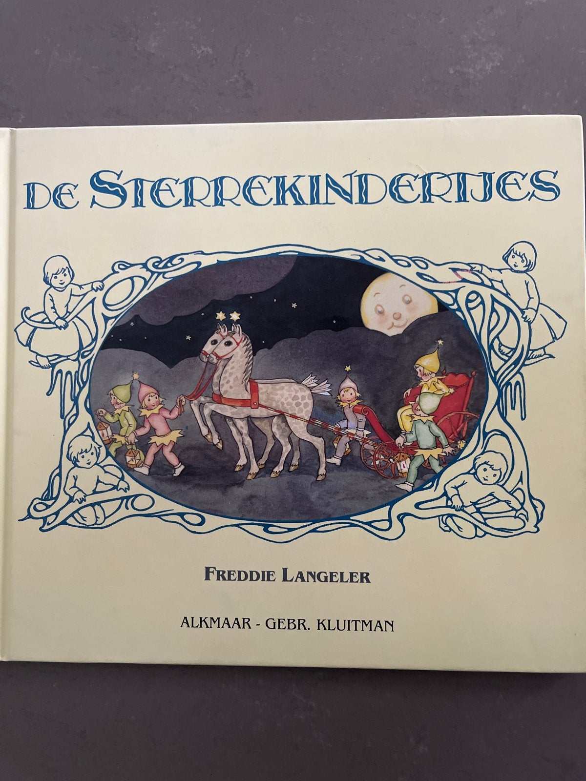 De Sterrekindertjes - Freddie Langeler (Sprookjesboek), Boeken, Ophalen of Verzenden, Zo goed als nieuw, Sprookjes