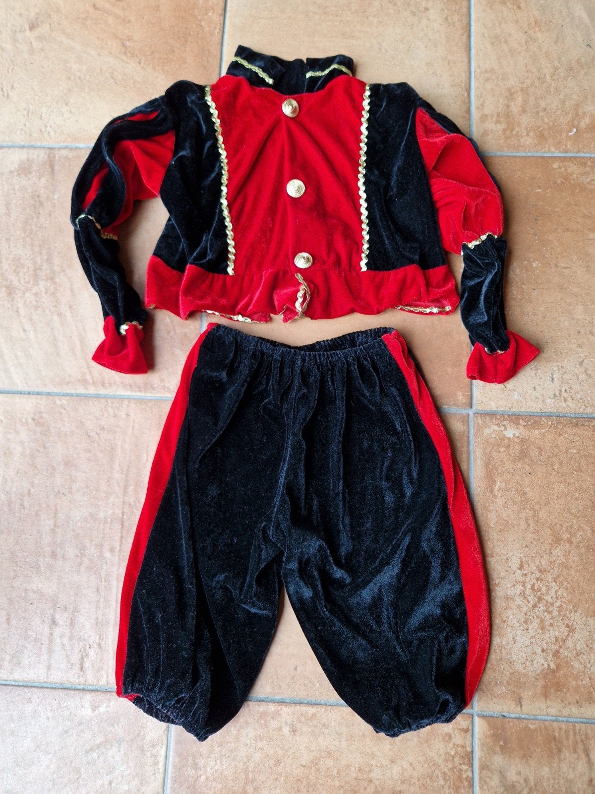 Pietenpakje zwart/rood, Ophalen of Verzenden, Gebruikt, Jongen of Meisje